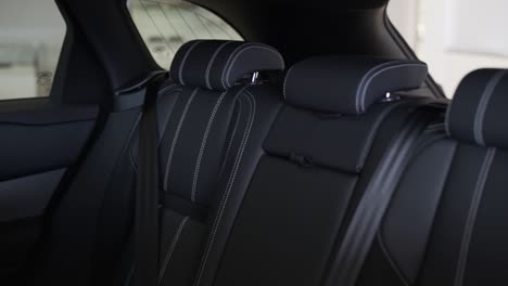 Range-Rover-Velar-rear-seats,-black-leather-seat