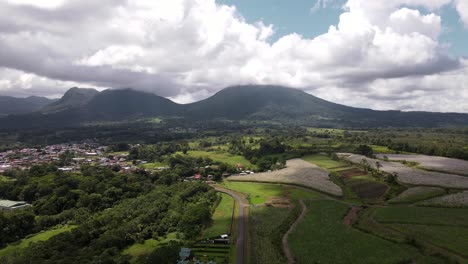4k-aerial-hyper-lapse-of-Arenal-volcano-near-La-Fortuna,-Costa-Rica