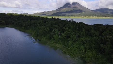 Cinematic-aerial-footage-of-Arenal-volcano-near-La-Fortuna,-Costa-Rica