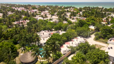 Vista-Rotacional-De-La-Piscina-En-Yucatan-Mexico