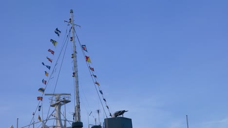 4k-the-little-flag-on-the-mast