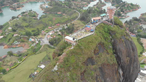 Aerial-View-Of-Tourists-At-Rock-of-Guatape,-El-PeÃ±on-de-Guatape-In-Inselberg,-Colombia