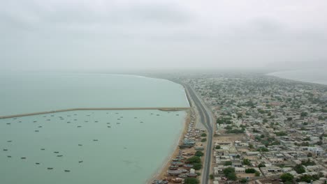 Barcos-En-El-Puerto-De-Gwadar-Baluchistán,-Hermosa-Ciudad-En-Pakistán