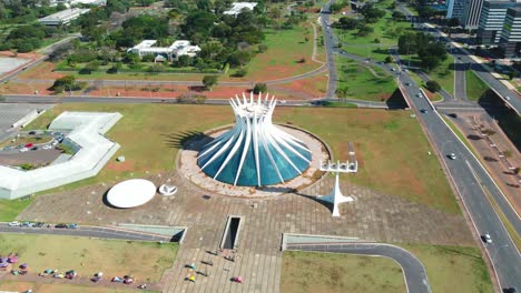 Ein-Panoramablick-Von-Oscar-Niemeyers-Kathedrale-Von-Brasilia