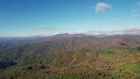 Drone-shot-of-fall-mountain-colors-in-the-Great-Smokey-Mountains-North-Carolina,-with-Grandfather-mountain-in-the-distance