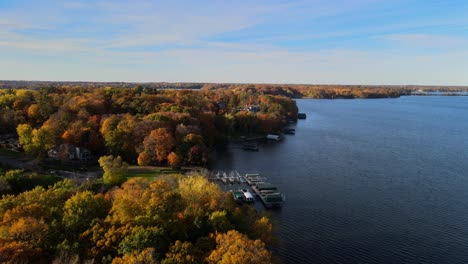aerial-view-of-homes-and-trees-by-the-Lake-front-in-Minnetonka,-Minnesota-during-autumn-colorâ€™s-peak