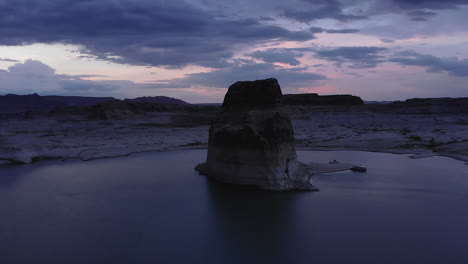 Magnificent-rock-formation-in-Utah-waters-during-colorful-sunset