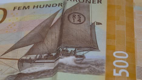 Norwegian-500-kroner-bill---Closeup-macro-from-right-to-left-showing-Norwegian-banknote-500-Kr