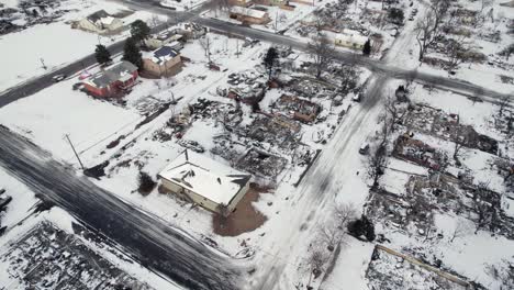 Drohnen-Luftaufnahme-Des-Niedergebrannten-Wohngebiets-In-Superior-Colorado-Boulder-County,-USA,-Nach-Marshall-Feuer-Waldfeuer-Katastrophe