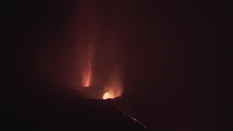 Cumbre-Vieja-Volcano-Eruption-At-Night-In-La-Palma,-Canary-Islands,-Spain