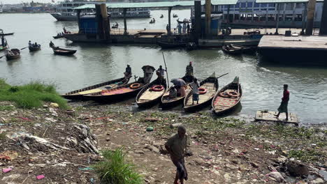 Polluted-river-bank-of-buriganga