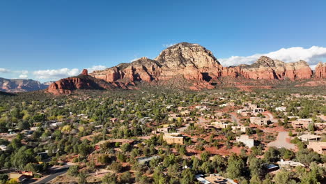 Panning-cinematic-drone-shot-of-mountains-and-houses-in-Sedona-Arizona