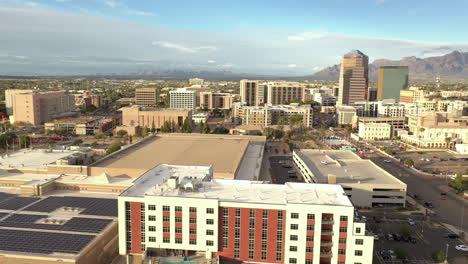 Doubletree-Von-Hilton-Downtown-Tucson-Arizona,-Drohnenüberführung