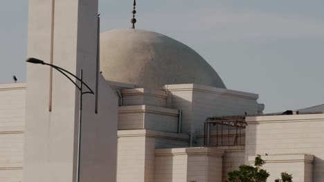 Vista-De-Las-Paredes-Exteriores-De-La-Gran-Mezquita-Jamia,-Karachi