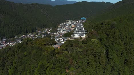 Gifu-Japan,-Gujo-Hachiman-castle-standing-over-rural-town-in-the-mountains