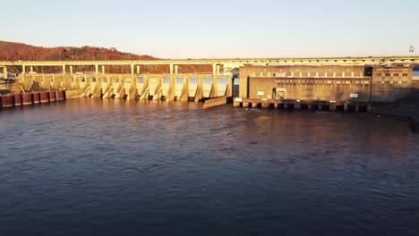 Slow-motion-view-of-the-water-flowing-in-Chickamauga-Dam,-Chattanooga-TN-on-a-sunny-day-in-USA