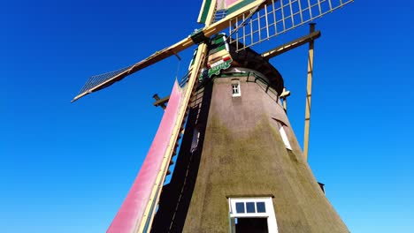 Sich-Drehende-Windmühle-Ein-Ferienpark-Molenwaard