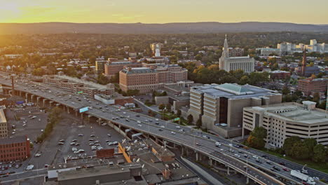 Hartford-Connecticut-Aerial-V18-Panoramaaufnahme-Verkehr-Auf-U