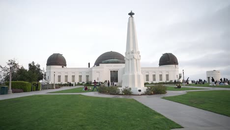 Hermosa-Vista-Lateral-Del-Observatorio-Griffith-En-Los-Angeles,-California