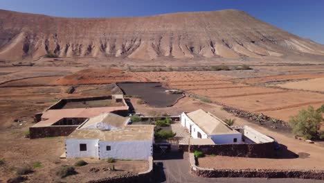 Ancient-farm-in-the-middle-of-the-desert-in-Spanish's-islands