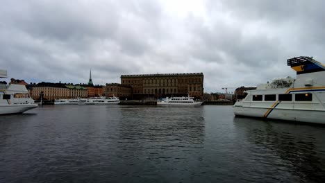 Timelapse-of-the-Royal-Palace-In-Stockholm,-Sweden