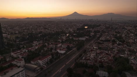 Hiperlapso-De-Una-De-Las-Primeras-Colonias-De-La-Ciudad-De-Puebla,-Y-La-Benemérita-Universidad-Autónoma-De-Puebla