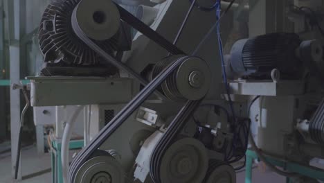 Spinning-Belt-Drive-Electric-Motor-Generators-At-Factory-In-Pakistan