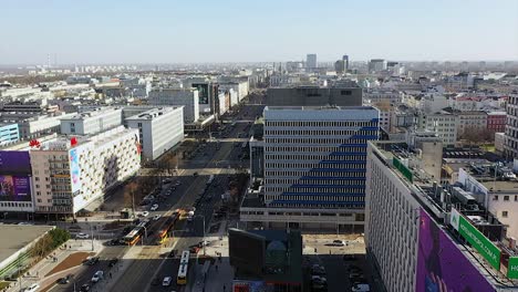 Aerial-view-overlooking-the-Centrum-08-square-in-sunny-Warsaw,-Poland---tilt,-drone-shot