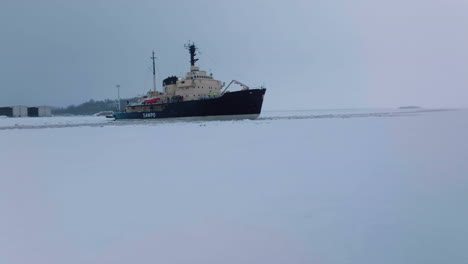 Icebreaker-Ship-Cruising-The-Frozen-Sea-In-Bothnia-Gulf