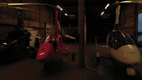 Girocóptero-4k-Int-Hangar-Arc-Shot-Calidus-Poca-Luz