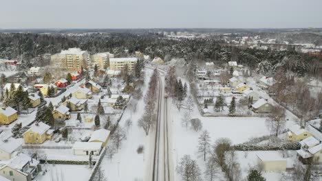 Sobrevuelo-Aéreo-De-La-Zona-Residencial-De-Turku-En-Invierno-Después-De-La-Nevada-Cuando-Todo-Está-Cubierto-De-Nieve