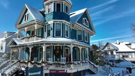 VRBO-Airbnb-property-decorated-for-Christmas