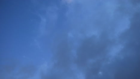 timelapse-of-a-cloudy-sky-turning-clean-and-blue,-4k-shot