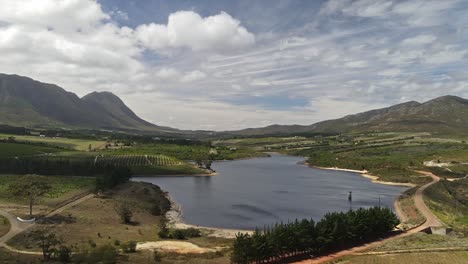 Winelands-area-in-South-Africa-with-lakes,-vinyards,-mountains-and-farms