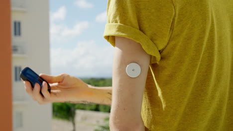 Young-Adult-Male-Checking-His-Blood-Glucose-Levels-On-Left-Arm-With-Freestyle-Libre-2-Sensor