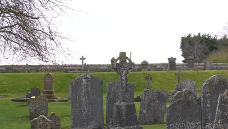 Headstones-Covered-With-Moss-At-The-Historic-Graveyard-In-County-Kilkenny,-Ireland