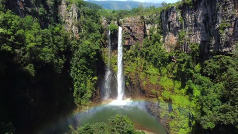 Drone-shot-of-Mac-Mac-Fall-in-South-Africa---drone-is-reversing-from-the-waterfall,-showing-a-rainbow