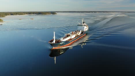 Oil-and-Chemical-tanker-MAINLAND-9HSF9-making-way-ahead-in-beautiful-Finnish-archipelago