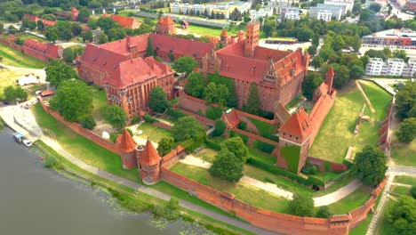 Castle-fortifications-of-the-Teutonic-Order-in-Malbork-from-East