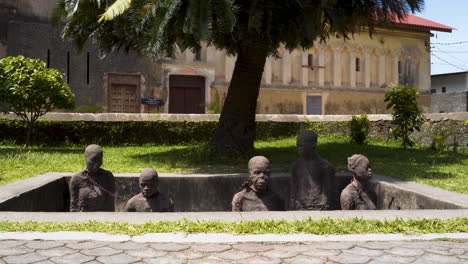 Slave-memorial-sculpture-in-Stone-Town,-Zanzibar,-Africa,-zooming-shot