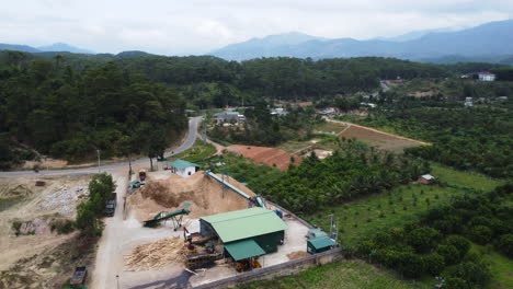 Holzeinschlags--Und-Holzverarbeitungsplatz-In-Vietnam