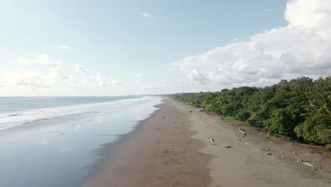 Playa-Linda,-Una-Hermosa-Playa-Tropical-En-La-Costa-Pacífica-Central-De-Costa-Rica