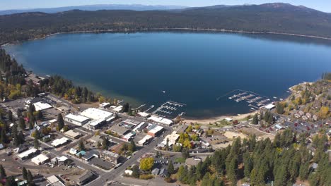 Wide-establishing-drone-shot-of-the-Lake-Payette-community