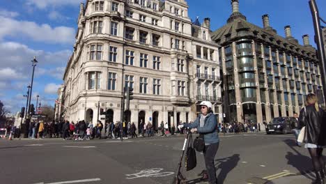 Westminster-Square-London-2022-Nach-Pandemie-Mit-Touristen-überfüllt