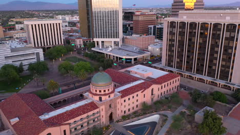 Tucson-Arizona,-January-8th-memorial-of-shooting-victims-at-Pima-County-Courthouse,-El-Presidio-Park