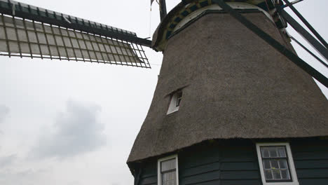 Close-up-of-a-windmill-turning-in-Holland