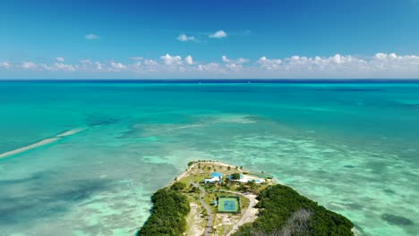 Private-Beach-Resort-With-Recreation-Area-In-Tea-Table-Key-Island,-Islamorada,-Florida
