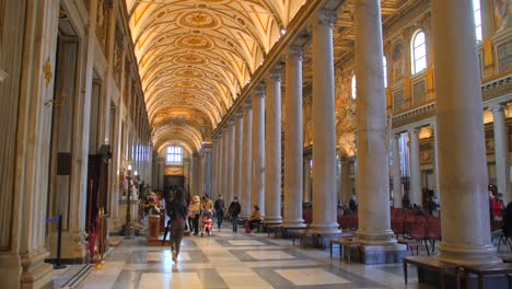 Beautiful-shot-of-the-aisle,-ceiling,-and-interior-of-famous-Basilica-di-Santa-Maria-Maggiore-in-Rome,-Italy