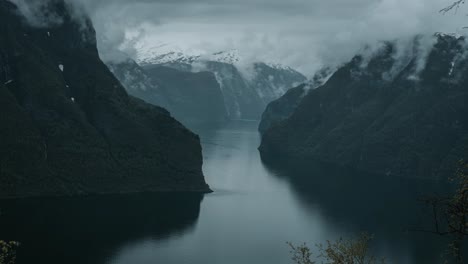 Dramatisches-Zeitraffervideo-Vom-Aurlandfjord-In-Westnorwegen