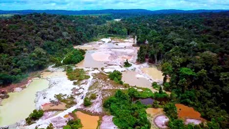 Drohne-Filmt-Die-Illegale-Goldmine-Im-Amazonas